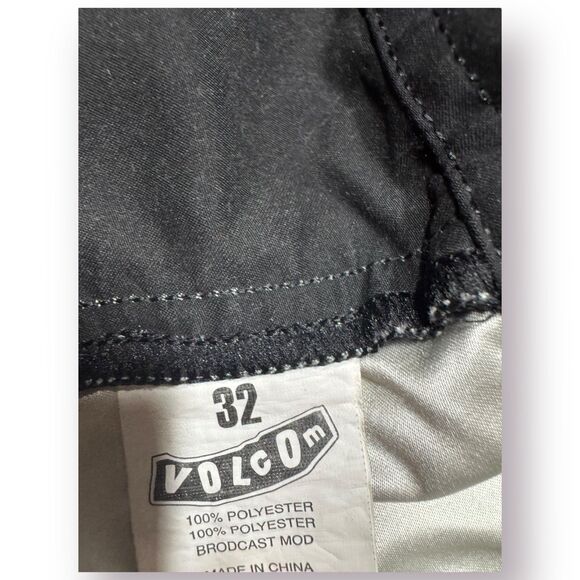 Volcom Black Blue Striped Board Shorts Size 32" Swim Trunks Retro Abstract Y2K - Picture 4 of 4